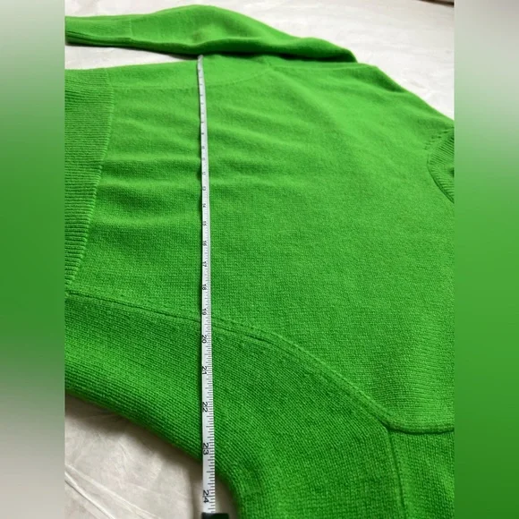 Cos Funnel Mock Neck Green Sweater Women's Size L 100% Wool Quiet Luxury Preppy - Picture 7 of 9